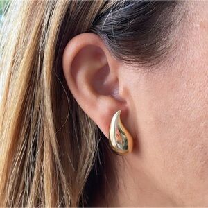 Elegant Gold Teardrop Earrings